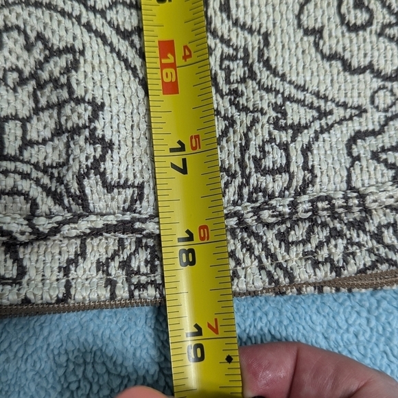 Brand New - (2) La-Z-Boy 18x18 Accent Pillow Covers Paisley Motif - Picture 3 of 14